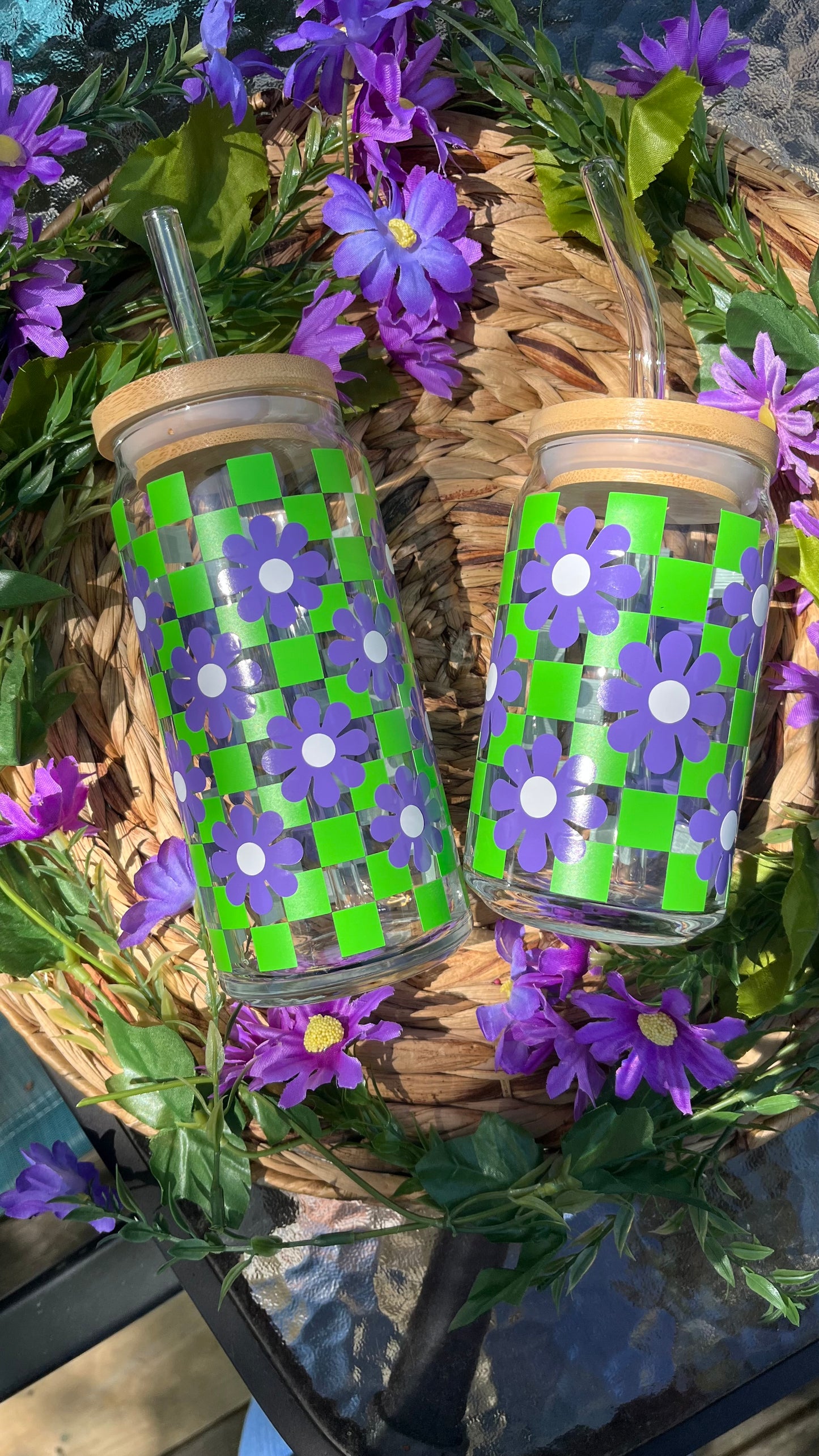 Retro checkered daisies glass