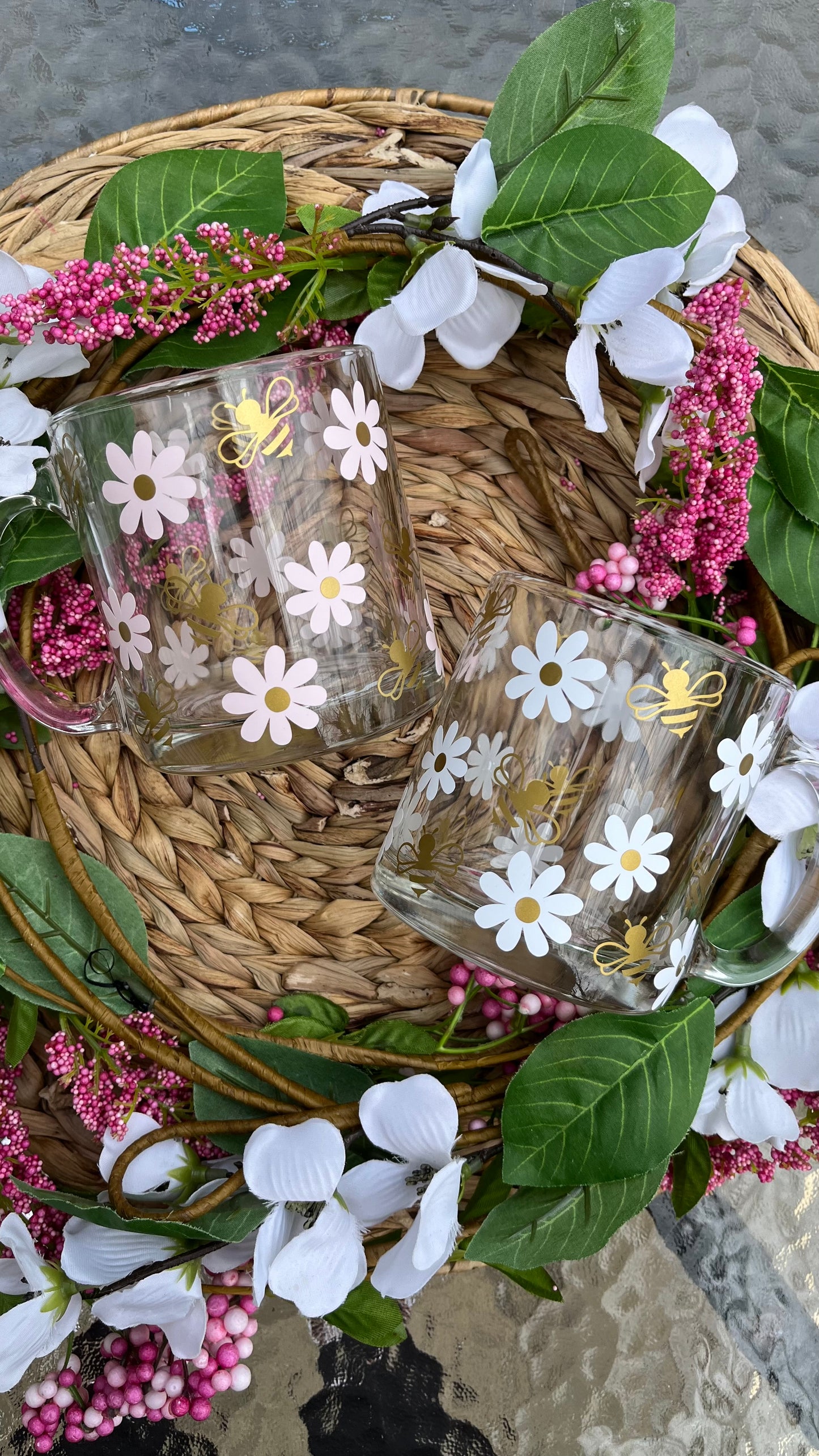 Honey bee Daisy glass mug