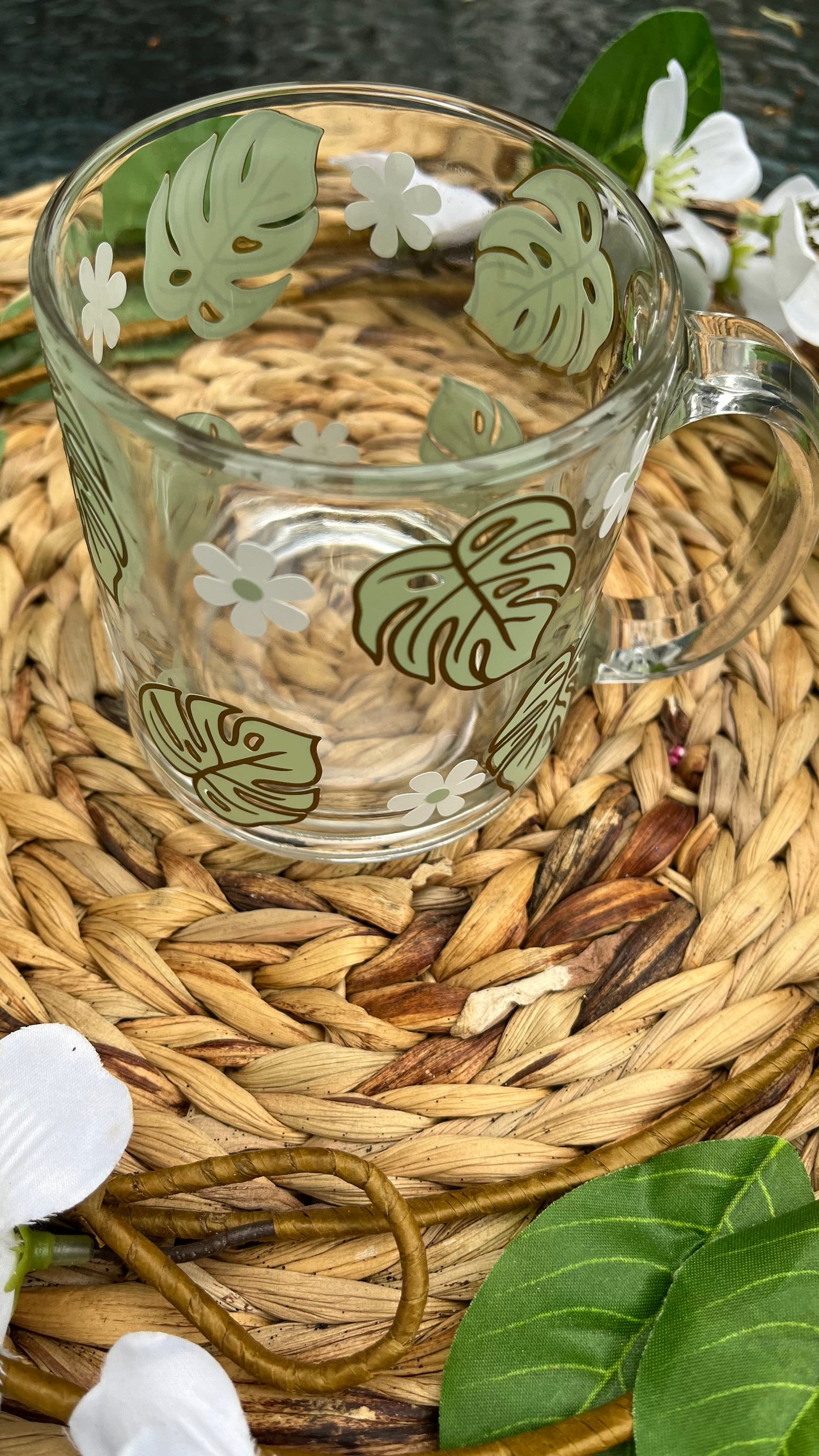 Monstera daisy glass mug