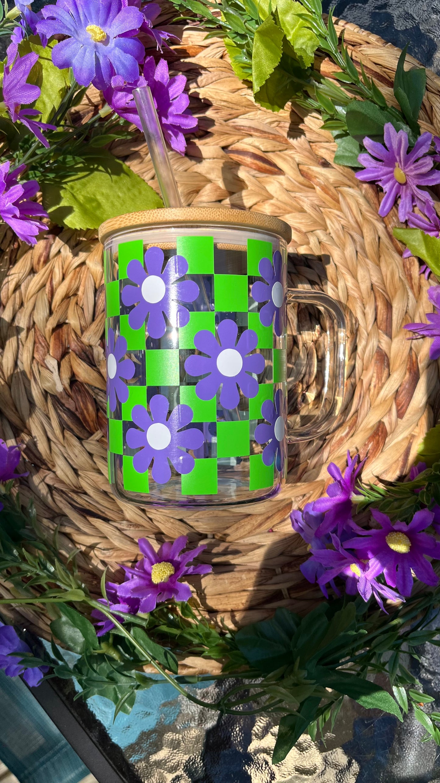 Retro checkered daisies mug