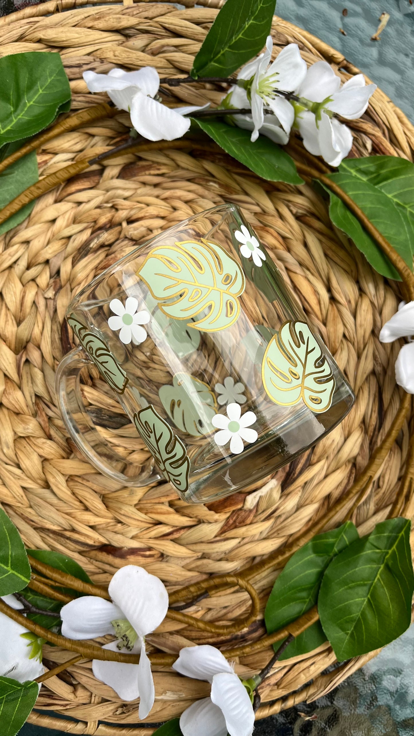 Monstera daisy glass mug