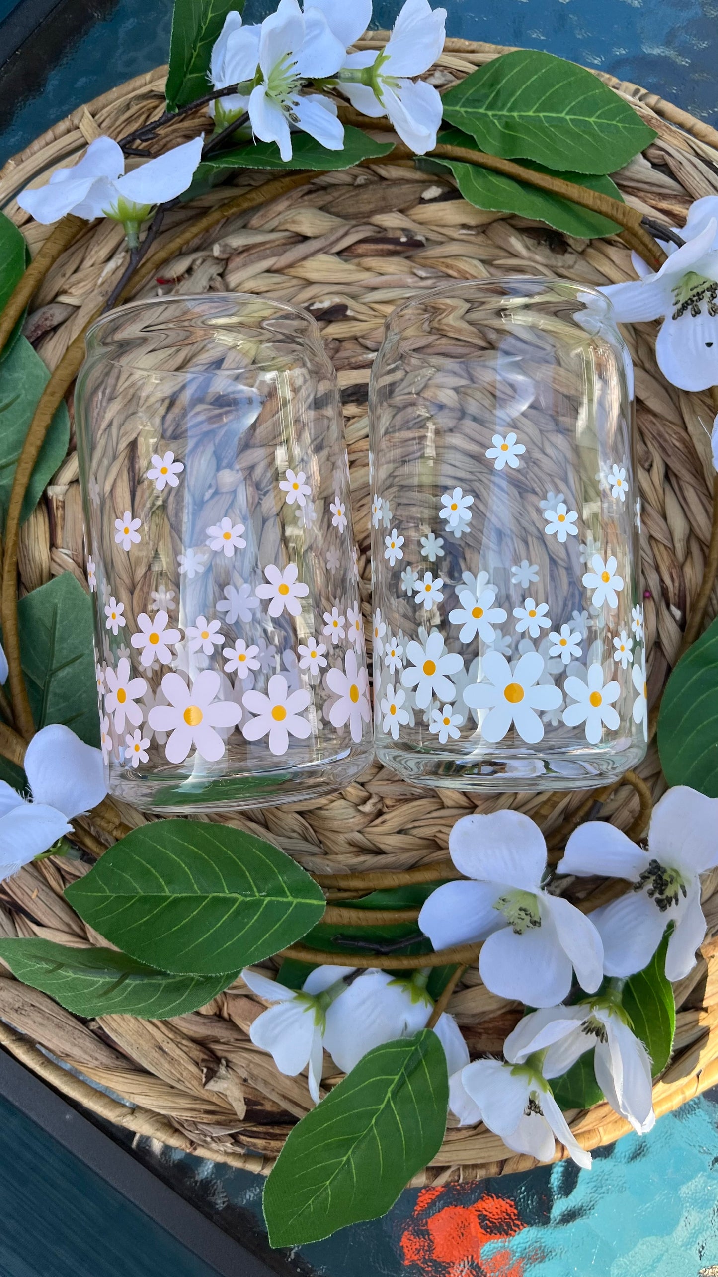 Daisies glass cup