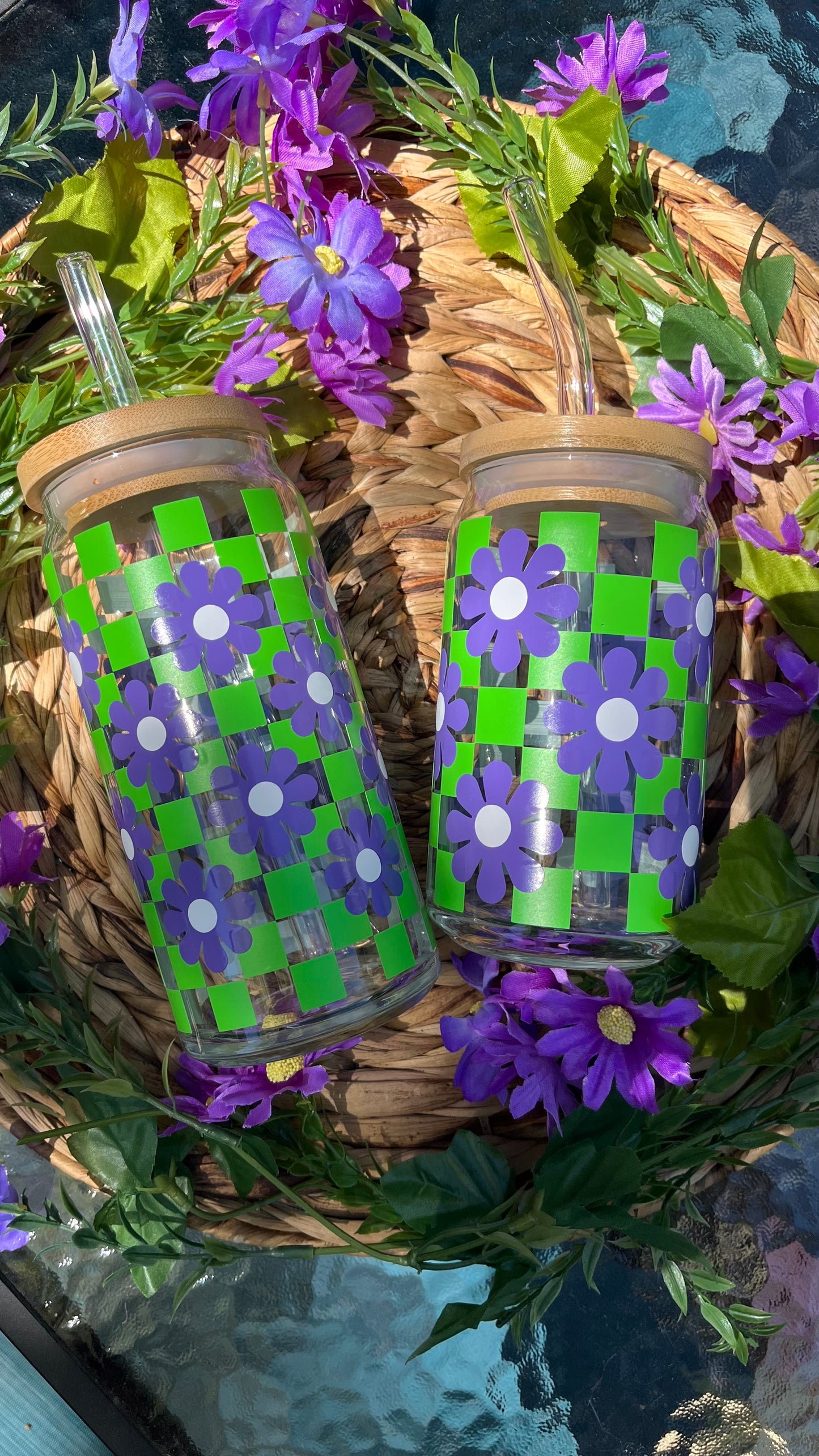 Retro checkered daisies glass