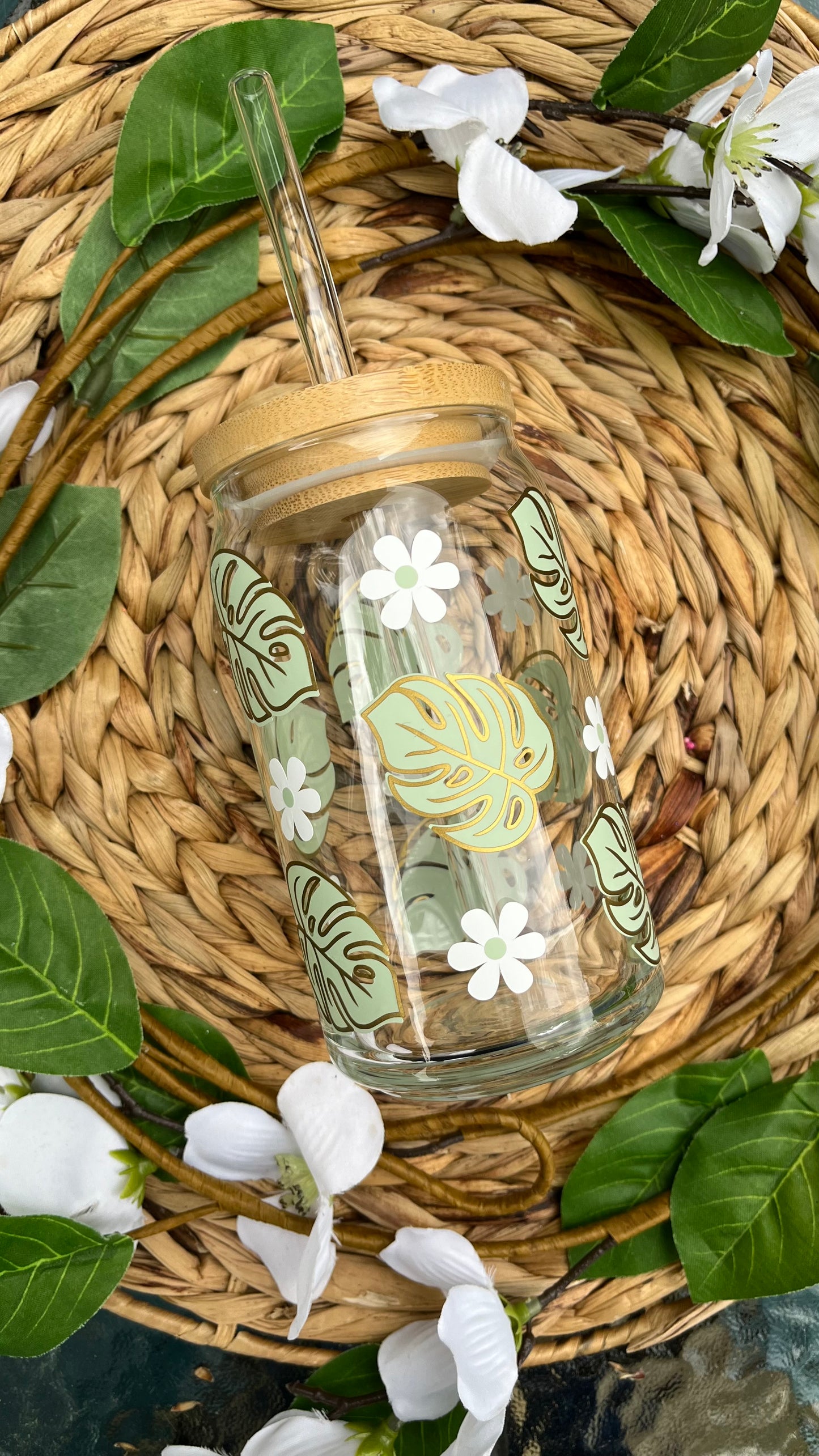 Monstera daisy glass cup