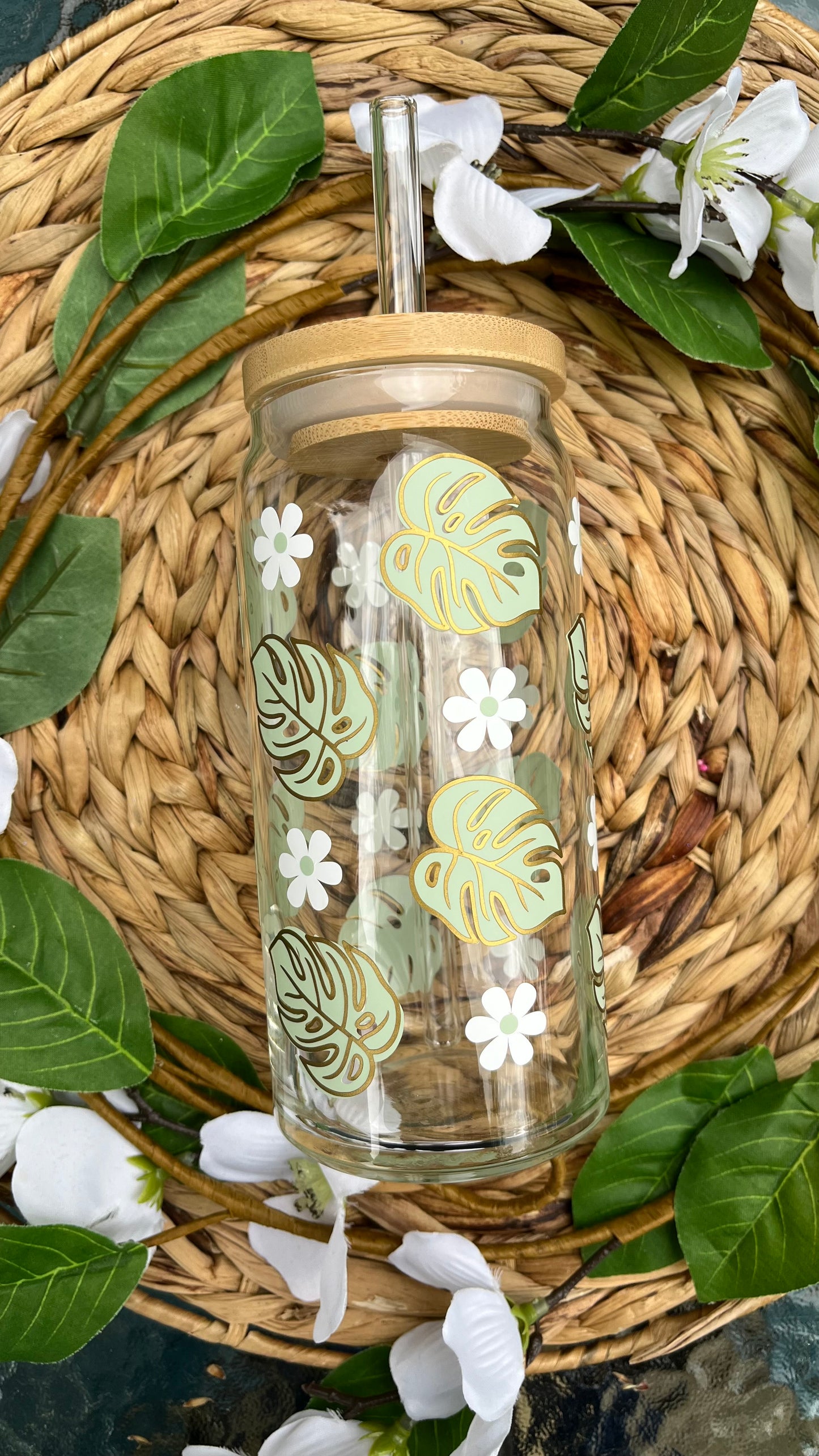 Monstera daisy glass cup