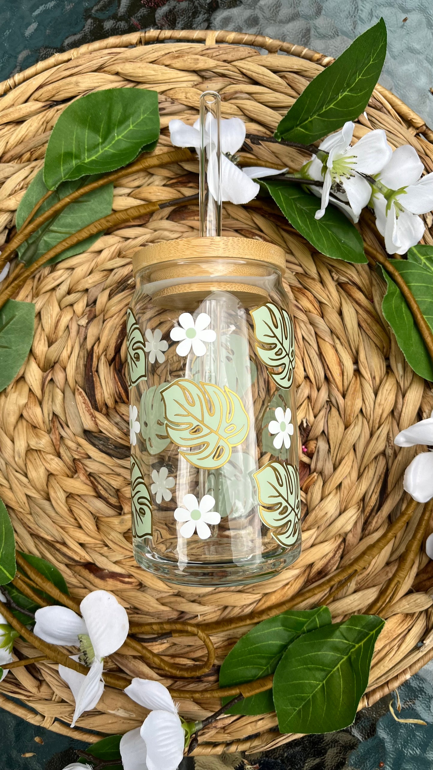 Monstera daisy glass cup