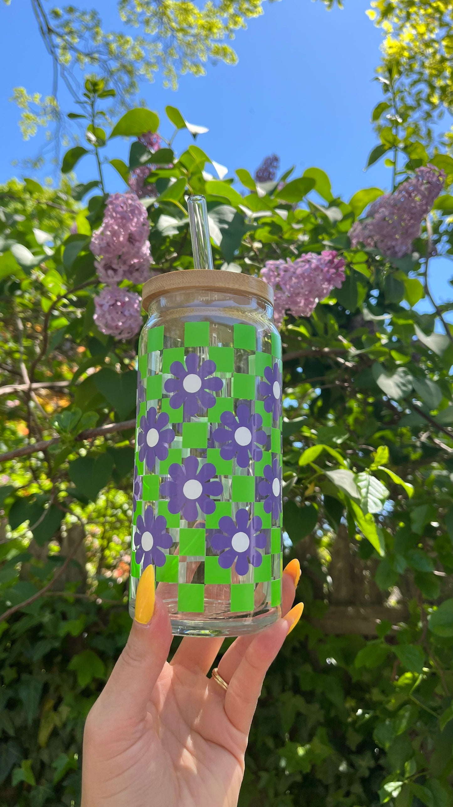 Retro checkered daisies glass