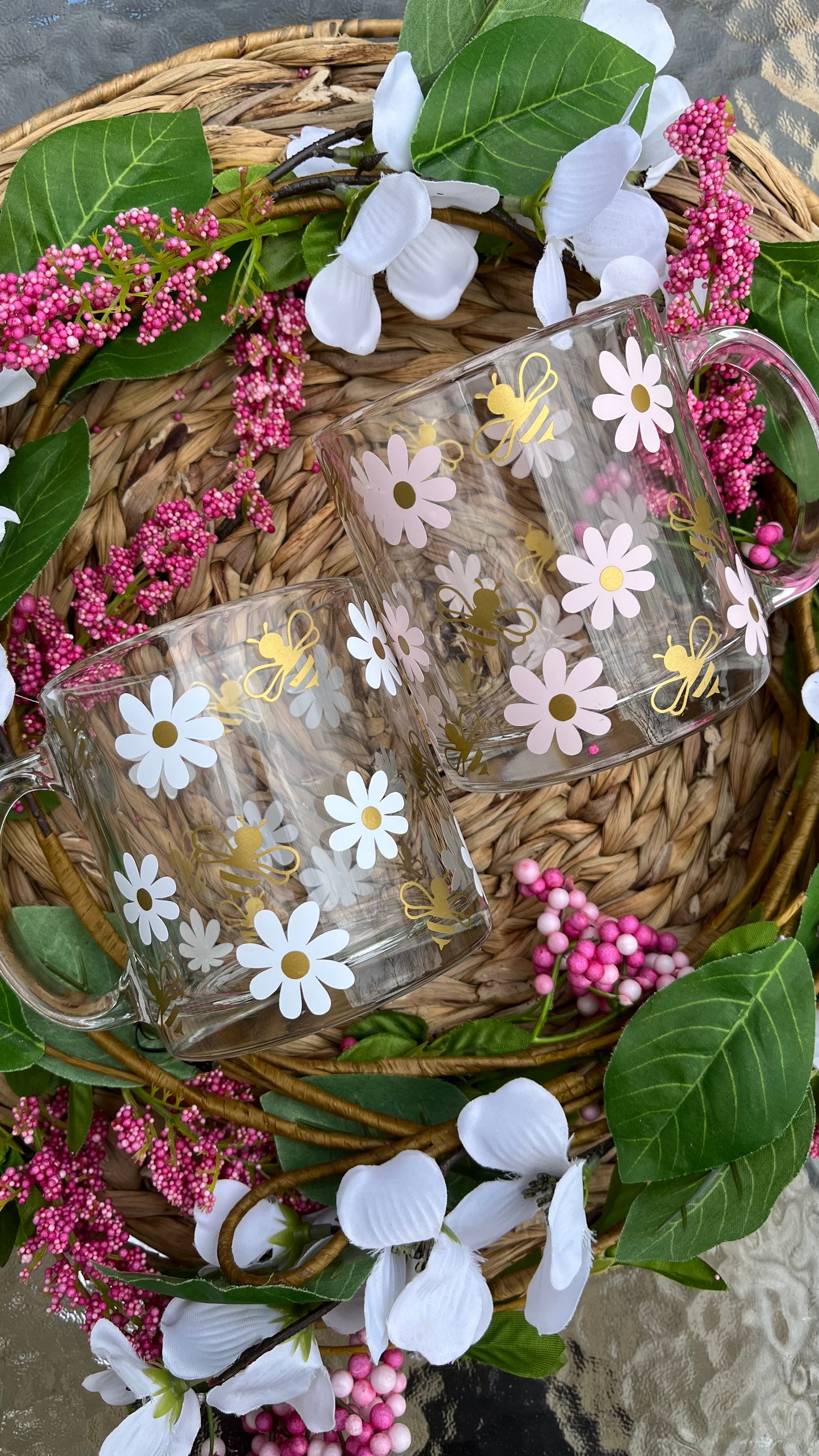 Honey bee Daisy glass mug