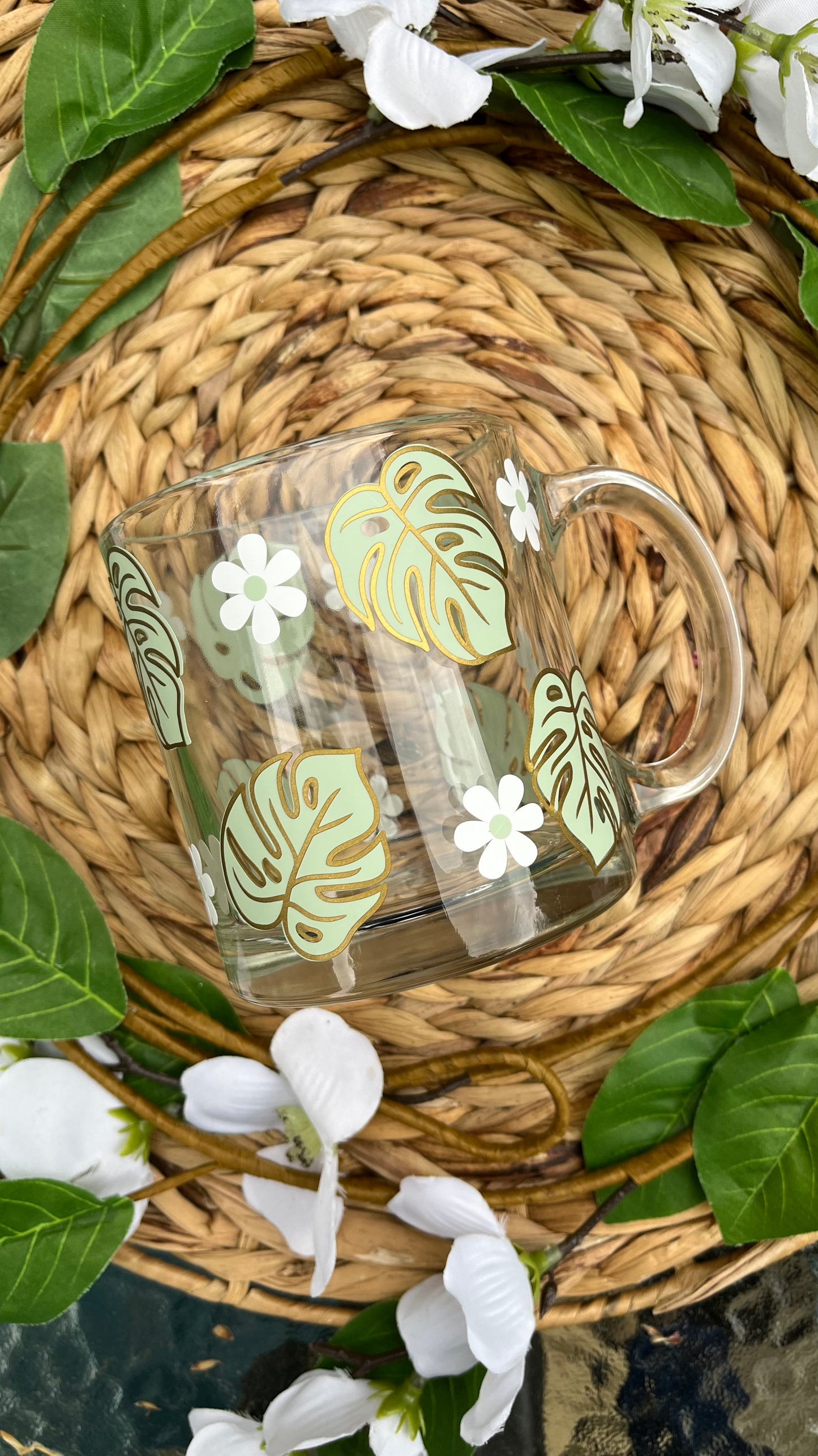 Monstera daisy glass mug