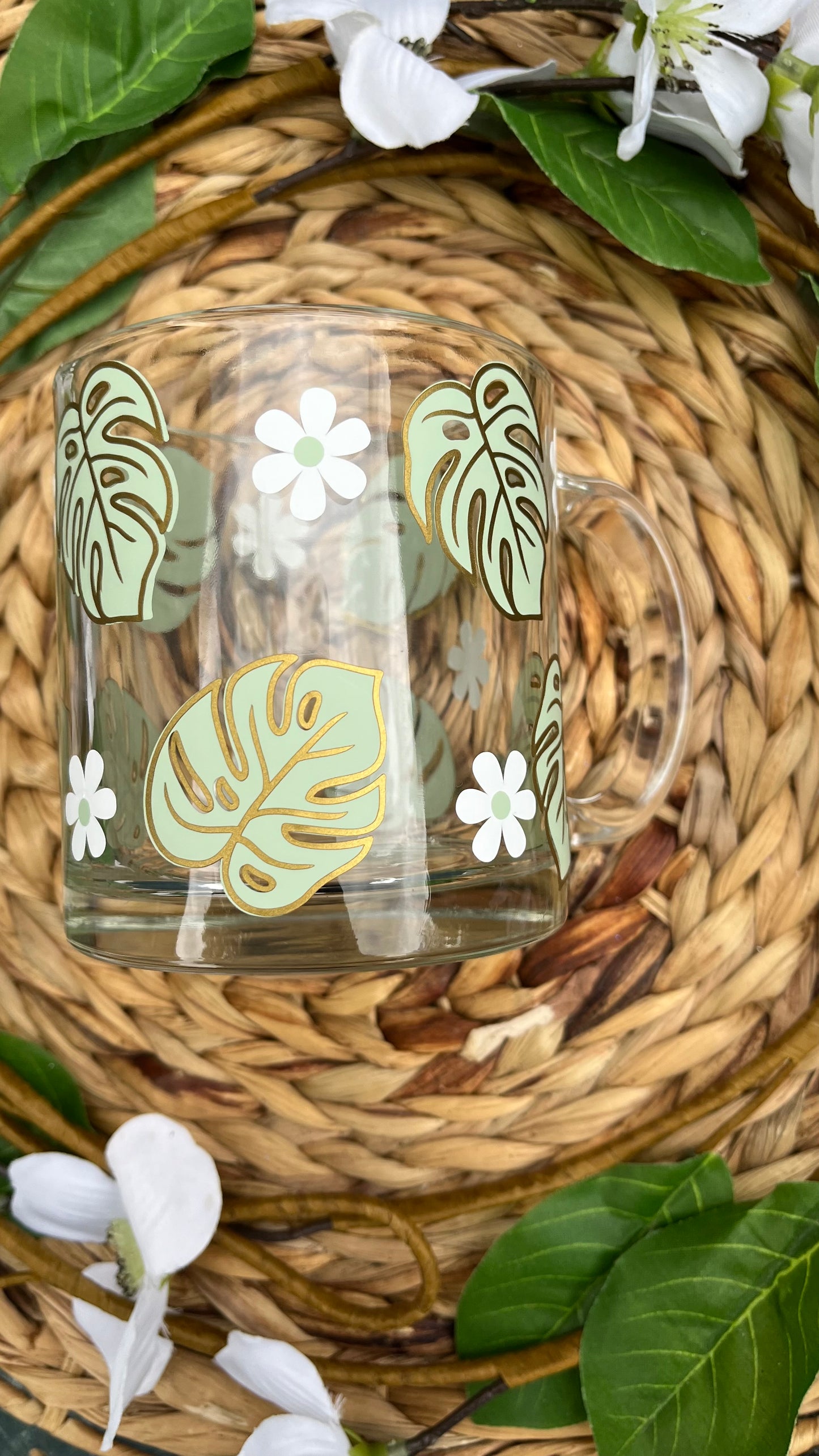 Monstera daisy glass mug