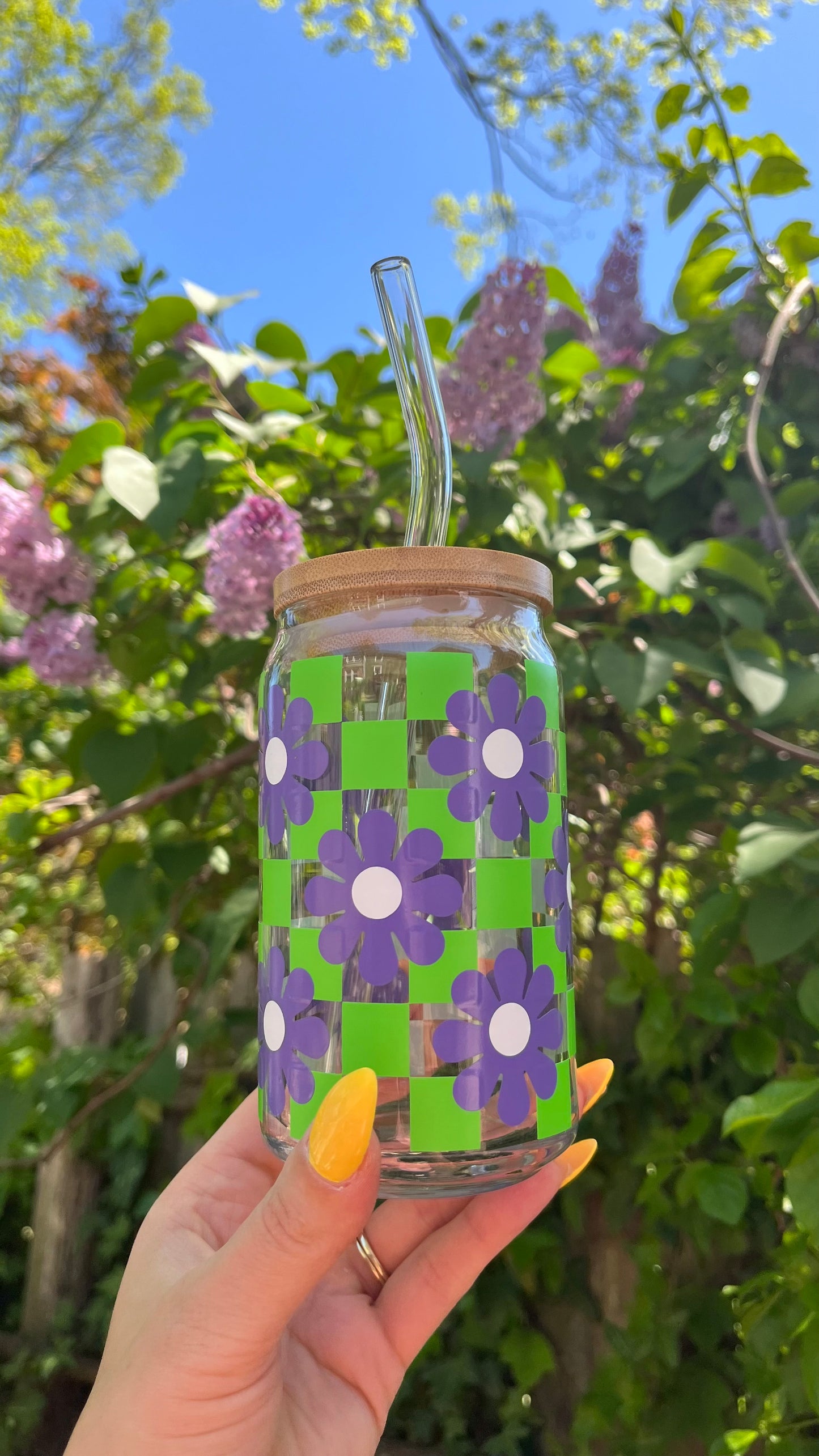 Retro checkered daisies glass