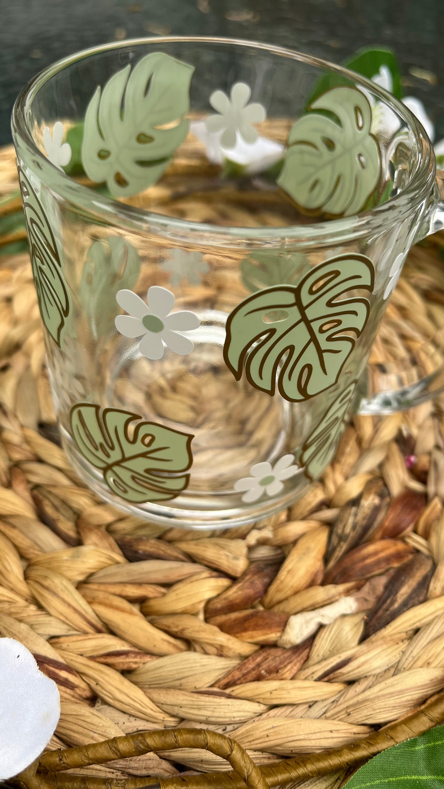 Monstera daisy glass mug