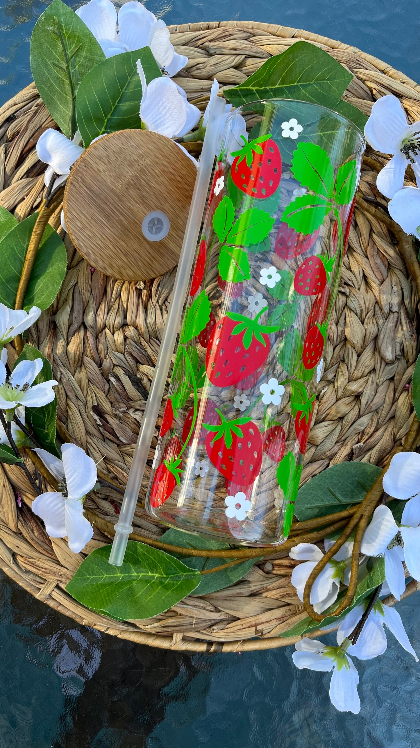 Strawberry flowers 25oz glass tumbler