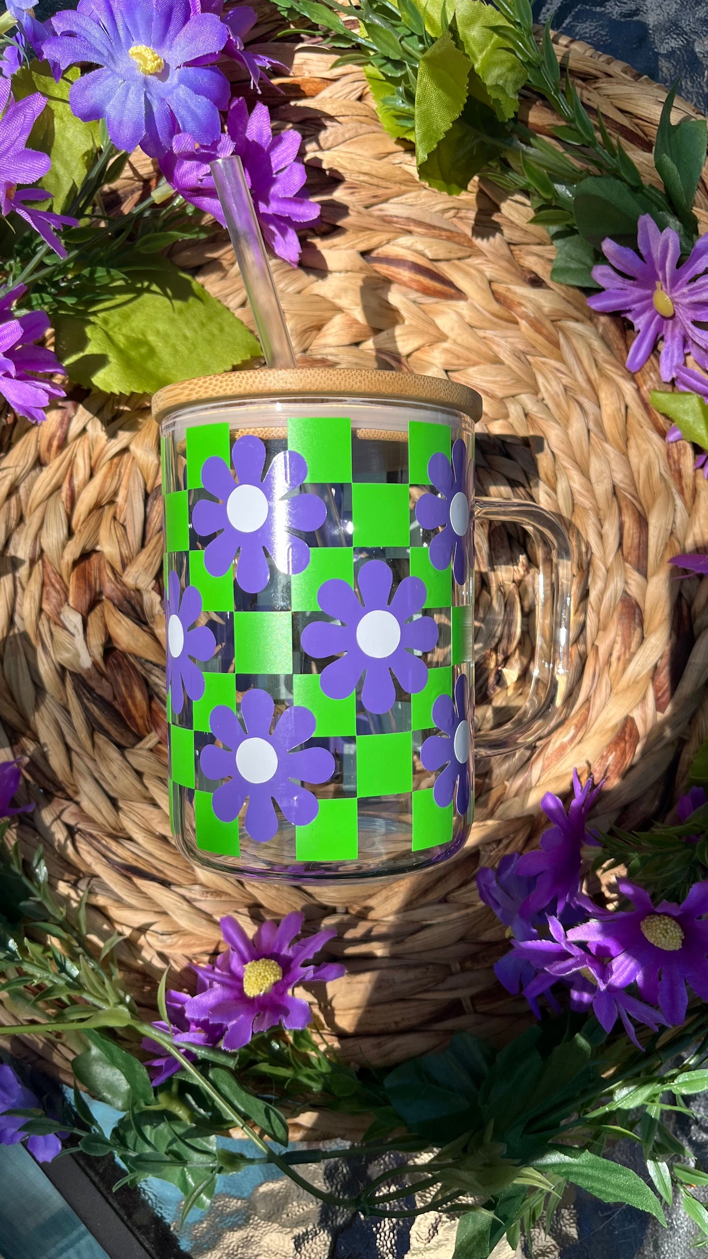 Retro checkered daisies mug