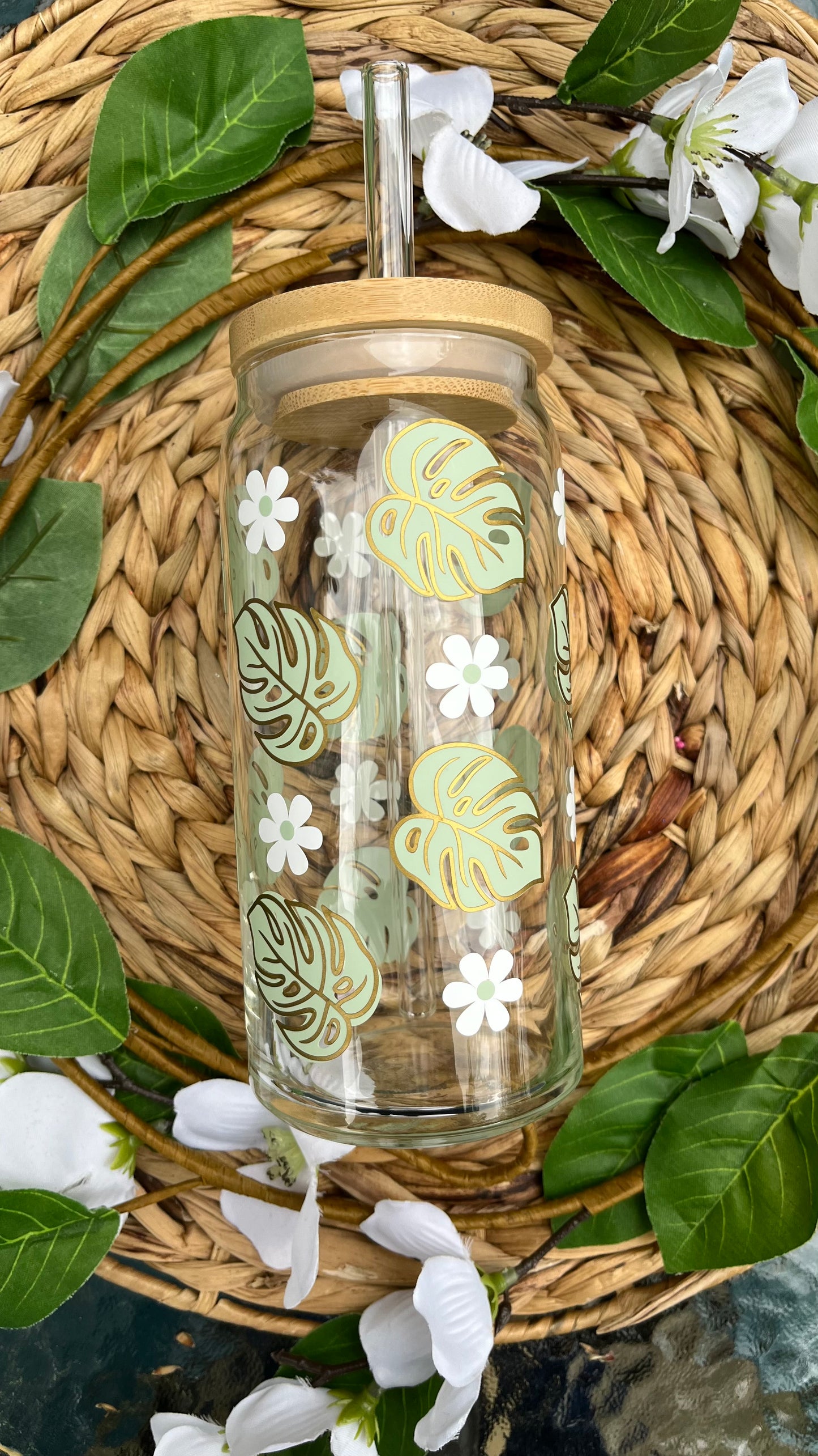 Monstera daisy glass cup