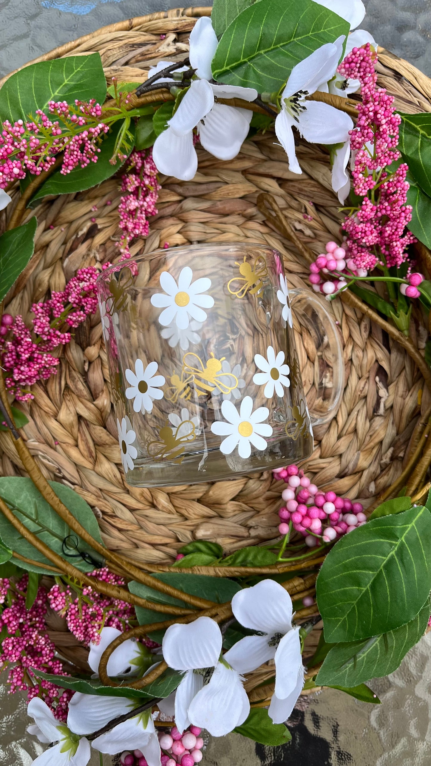 Honey bee Daisy glass mug