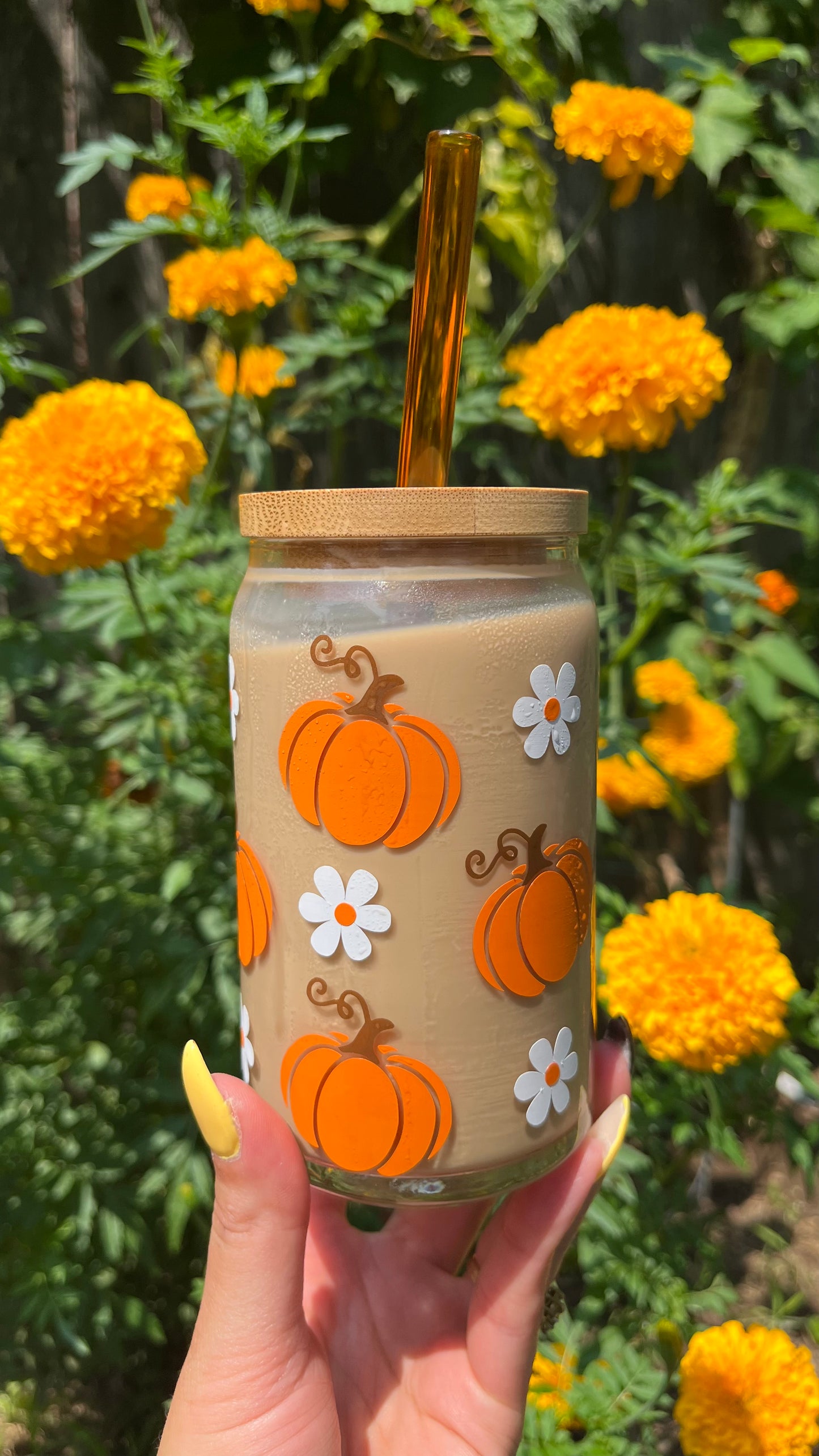 Pumpkin daisies glass