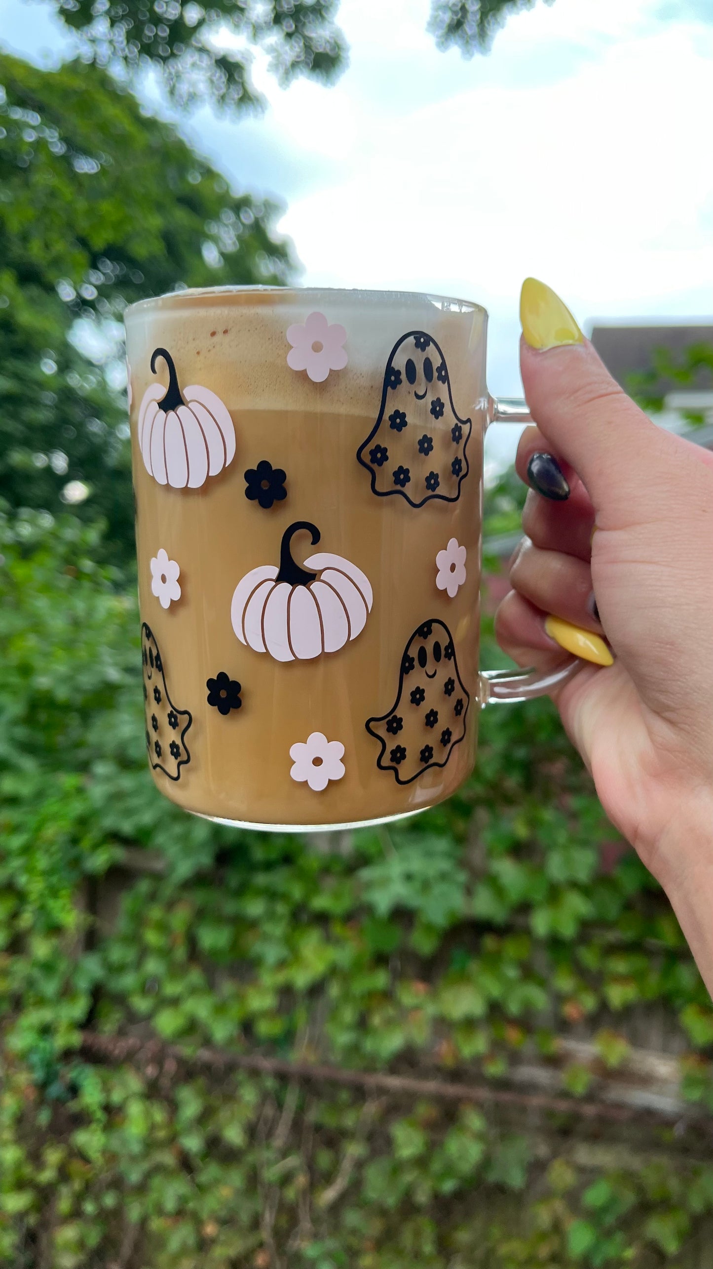 Flower ghosts and pumpkins mug