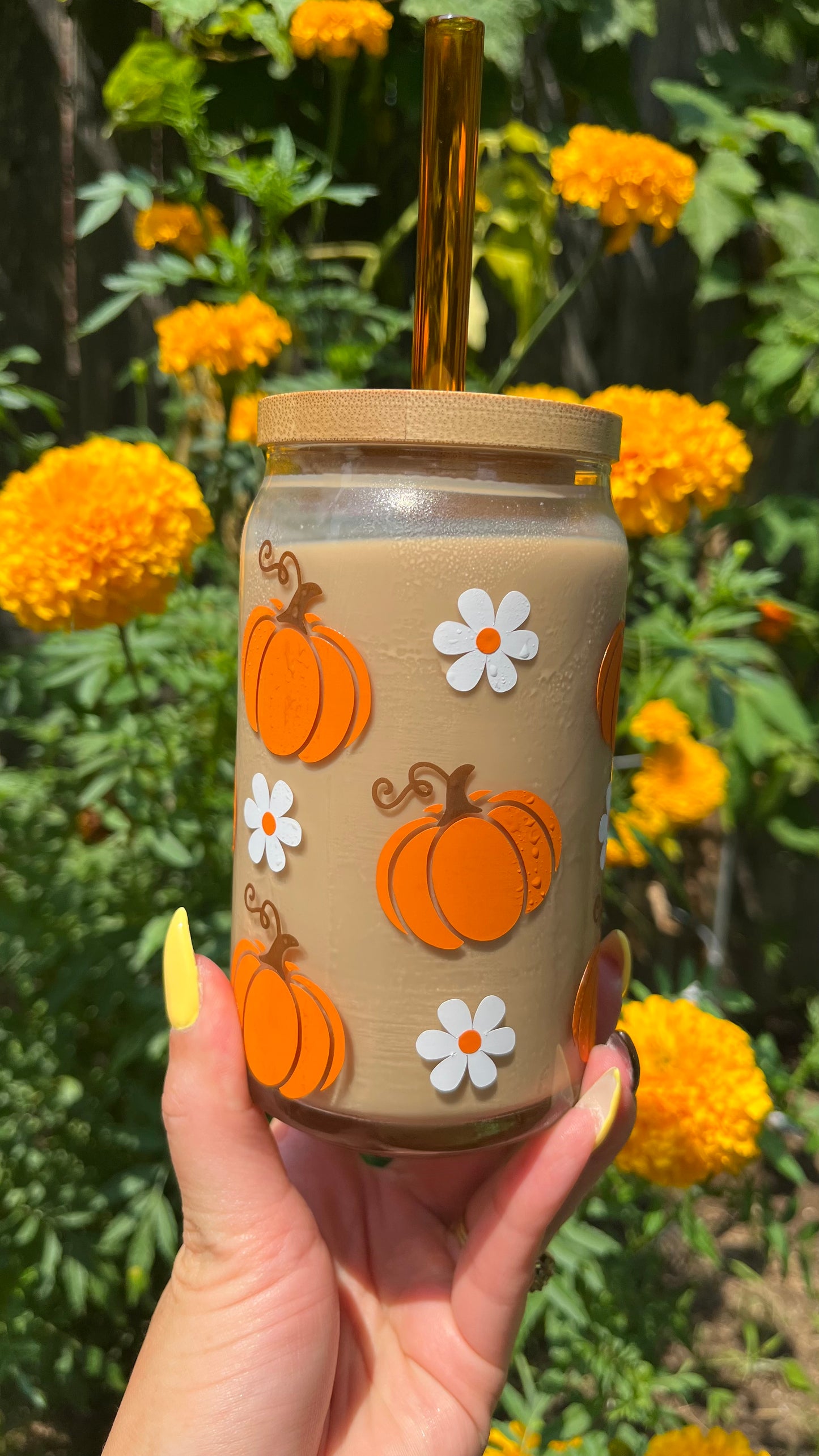 Pumpkin daisies glass