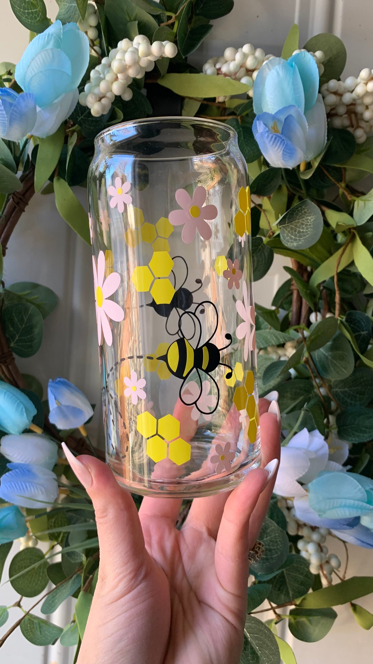 Daisy honey bee glass