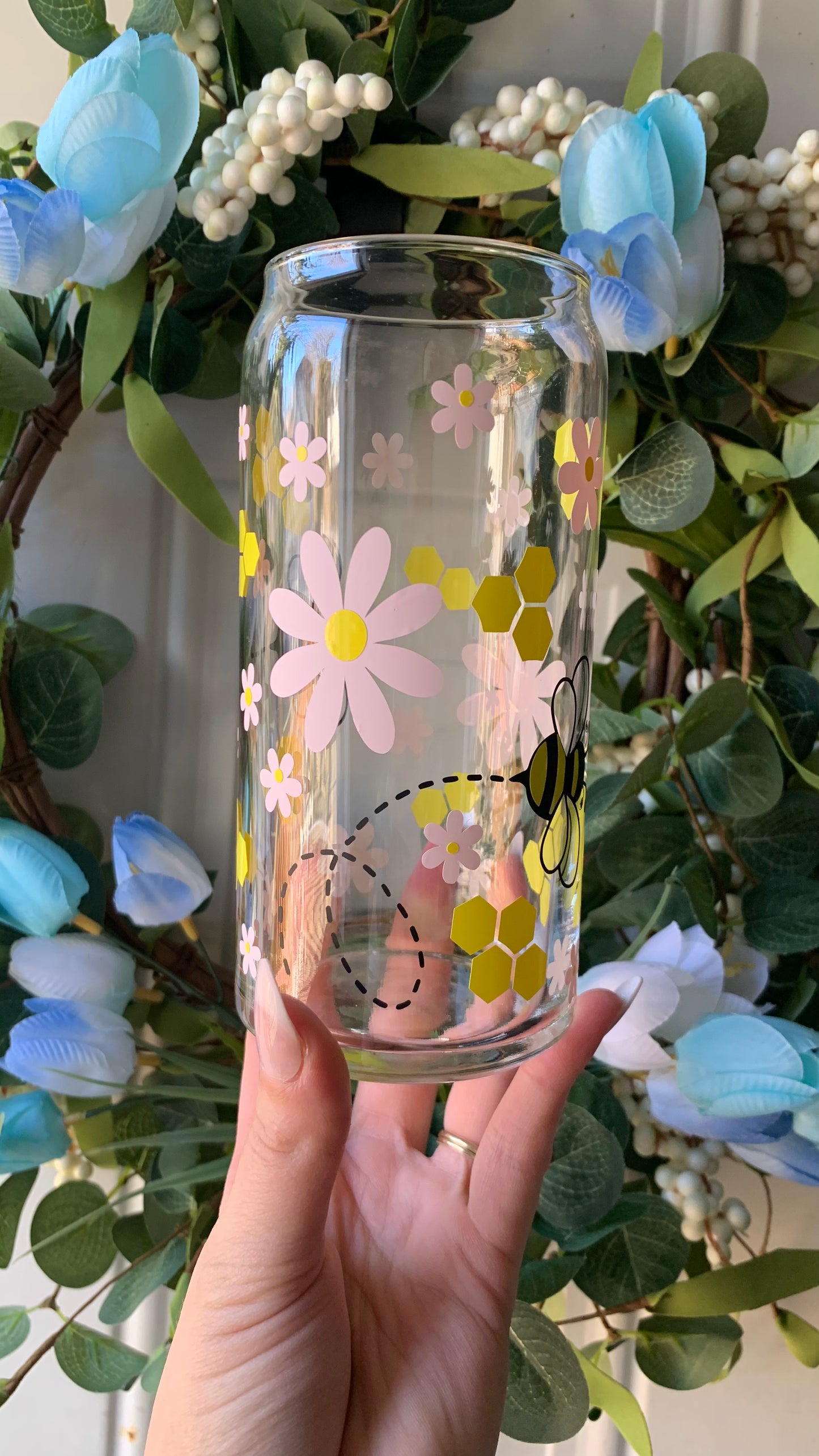 Daisy honey bee glass