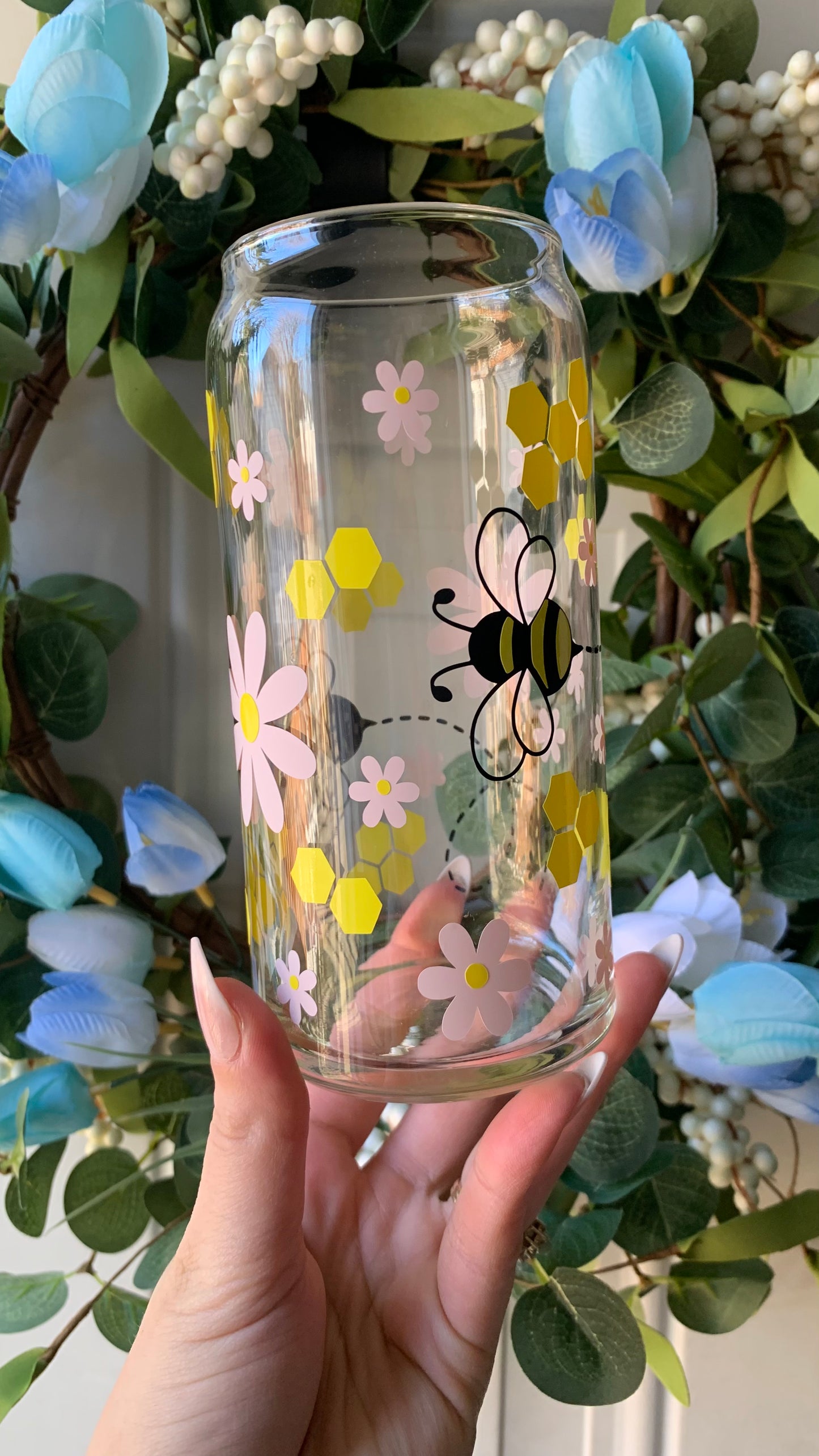 Daisy honey bee glass