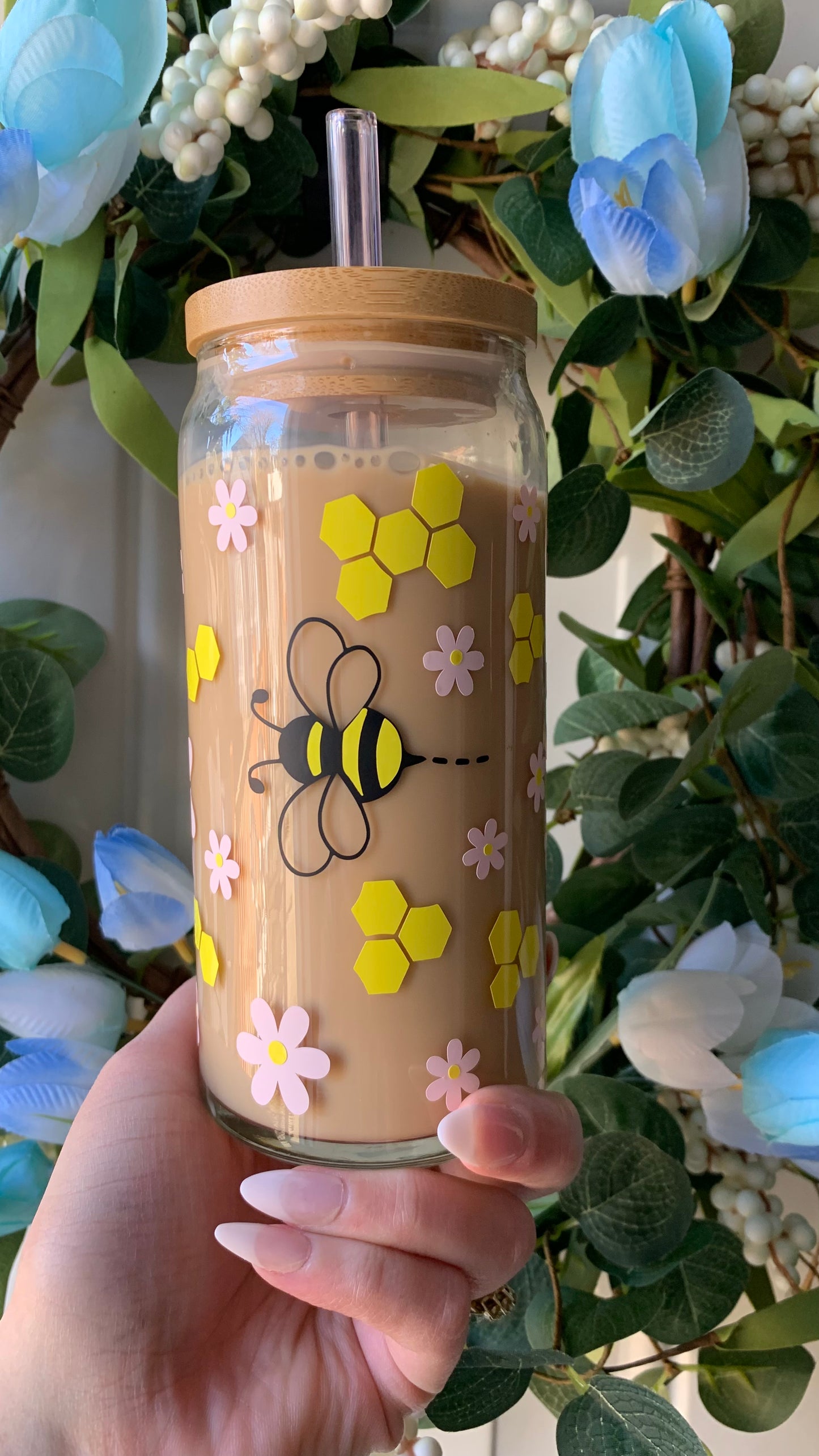 Daisy honey bee glass