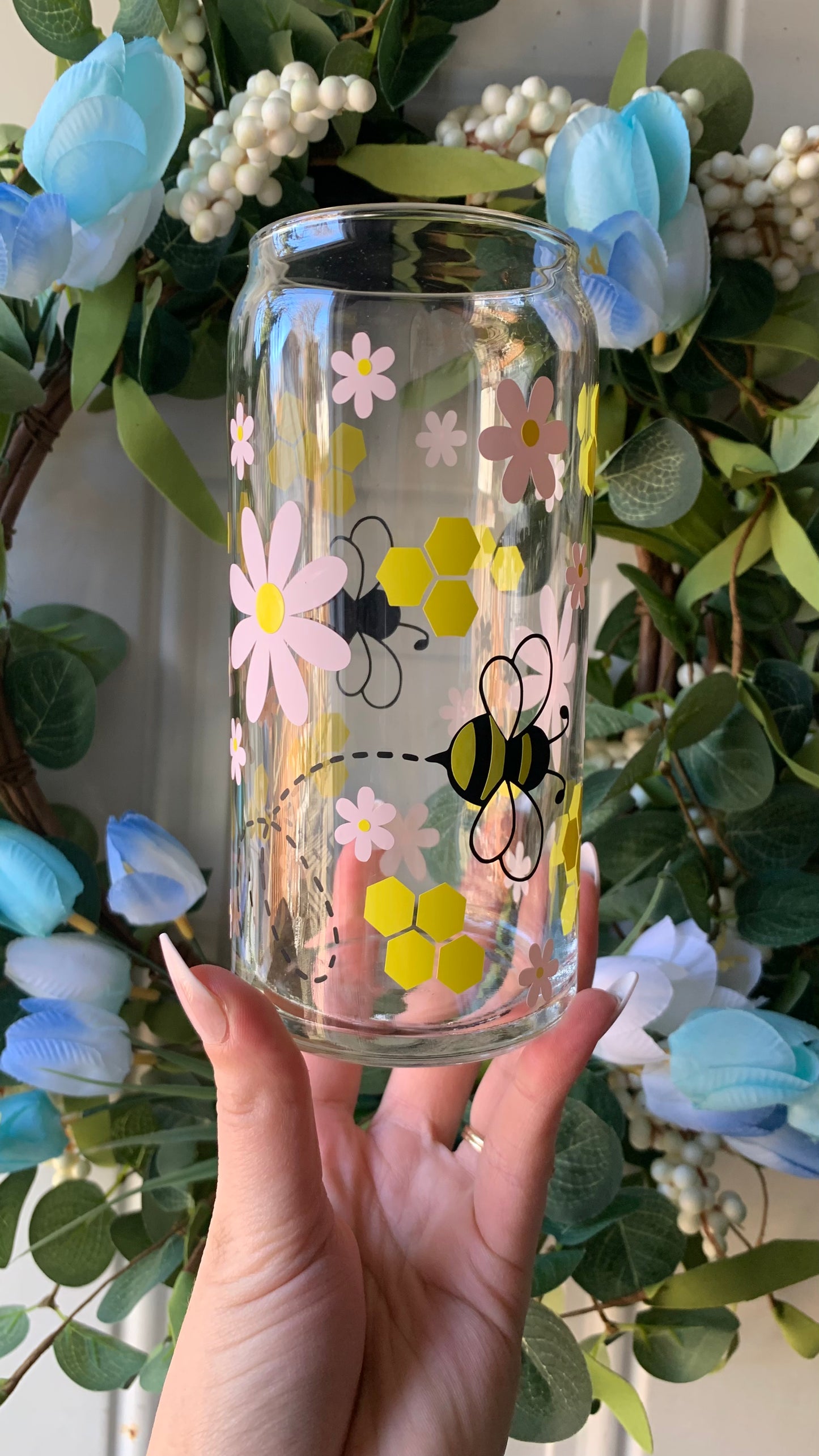 Daisy honey bee glass